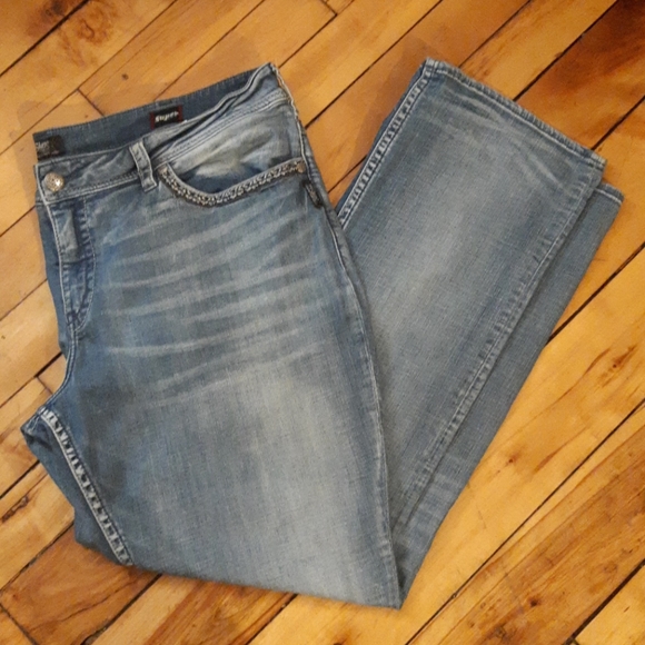 Silver Jeans Suki Mid Rise Baby Bootcut
